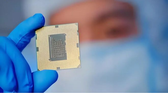 突然爆火！马云为“灵光”定调“冲第一”阿里自研芯成算力后盾(图3)