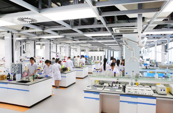 小记者探科技 探秘生命密码：走进生物实验室感受“神奇微生物”的独特魅力(图3)