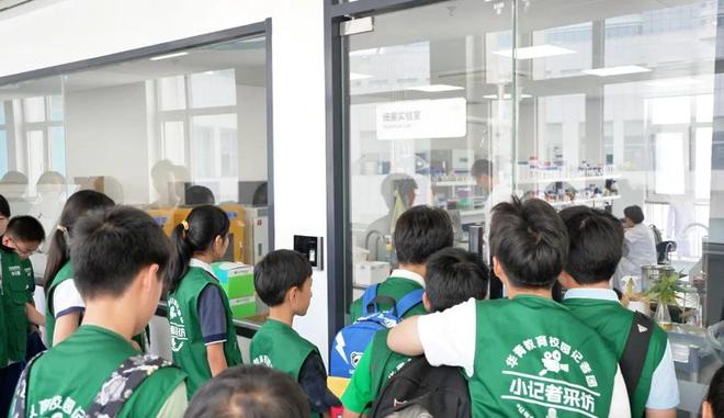 小记者探科技 探秘生命密码：走进生物实验室感受“神奇微生物”的独特魅力(图5)