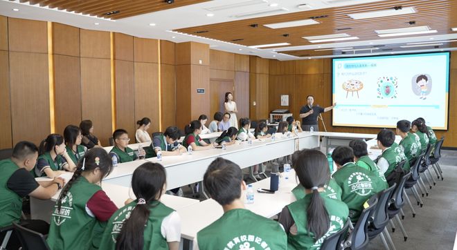 小记者探科技 探秘生命密码：走进生物实验室感受“神奇微生物”的独特魅力(图8)