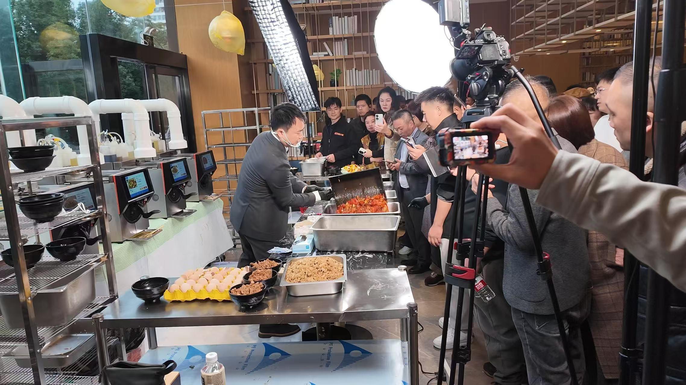 武汉“智慧大厨”在全球万家餐厅掌勺(图2)