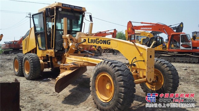 工程机械开年开门红 钢需持续复苏