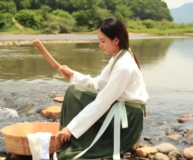 古代没有洗衣粉怎么洗衣服?看完才知道古人还是太聪明了(图1)